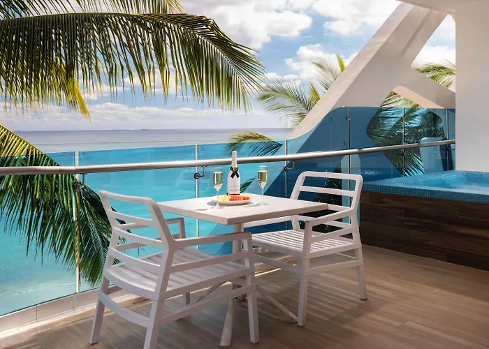 We Uniq Hotel El Carmen Adults Only